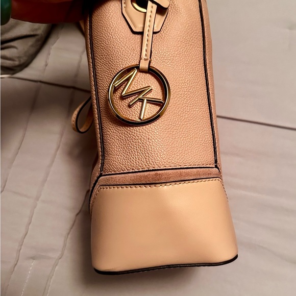 Michael Kors, pastel pink mini bucket bag - Picture 6 of 8